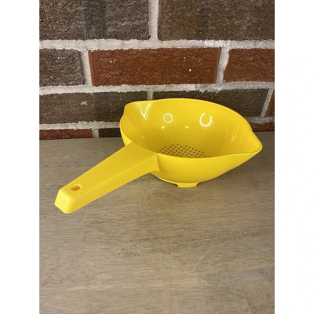 Vintage Tupperware Small Bright Yellow Colander Strainer 1 quart 1200 CLEAN! guc